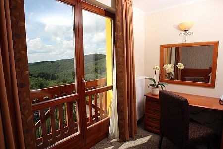 Hotel Narad Park - двухместный номер по доступной цене с прекрасным видом на горы Матра в Матрасентимре