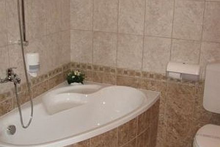Hotel Narad Park w Matraszentimre, Węgry - Czysta łazienka z prysznicem