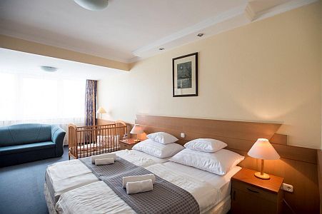 Hotel Marina-Port**** habitación doble gratis en Balatonkenese