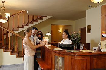 Hotel Gastland M0 - Szigetszentmiklos - recepción