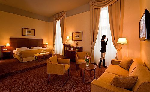 Mercure Hotel Magyar Kiraly - accommodatie in Szekesfehervar, mooi, ruim appartement in het 4-sterren Hotel Magyar Kiraly, Hongarije