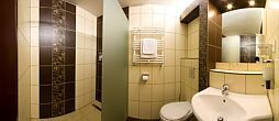 Trevligt badrum i Thermal Hotel Mosonmagyarovar***