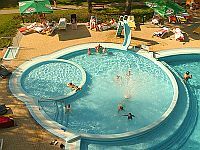 Les bains extérieurs á Siofok au lac Balaton - vacances en Hongrie - services wellness en Hongrie