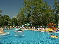 Le park de Wellness á L'hôtel Azur á 4 étoiles au lac Balaton en Hongrie - hôtels hongrois avec des indemnités et des prix économique 