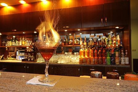 4* Hôtel Bal Resort bar à boissons à Balatonalmadi