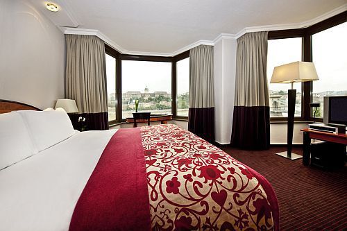 Camera de lux in hotel Sofitel Chain Bridge - hotel de cinci stele în Budapesta