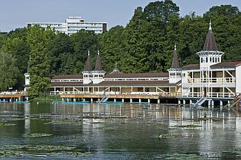 Spa Thermal Hotel,ヨ―ロッパの１番大きいな温泉の湖、ハンガリ―、Heviz