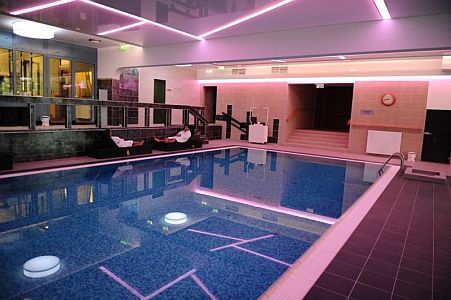 Hotel Park Eger - piscină pentru înnot în wellness weekenduri