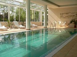 Basen Hotelu Zsory Fit - weekendy wellness w Mezokovesd