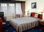 Pokój czterogwiazdkowy z łóżkiem francuskim w Hotelu Kalvaria w Gyorze