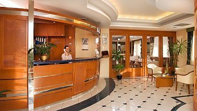 Recepcja Hotelu Kalvaria, Gyor -  Tanie pokoi luksusowe