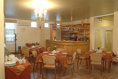 Restaurant in stil oriental in hotelul Seni in Budapesta
