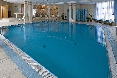 Плавательный бассейн в отеле Hotel RUBIN Budapest