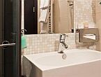 Ванная комната в центре Будапешта - в отеле  Hotel Carat Budapest 