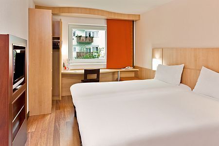 95 chambres á l'hôtel Ibis Gyor 3 étoiles - la Hongrie - LCD, WIFI, douche