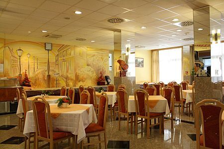 Restaurant de l'Hotel Zuglo avec des spécialités culinaires hongroises