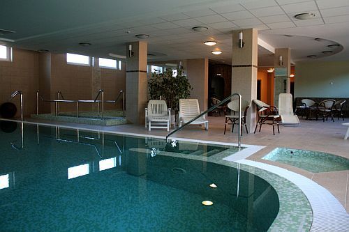 La piscine - L'hôtel trois étoiles Granada Wellness - sauna, jacuzzi - Hotels en Hongrie