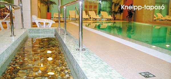 Piscina Kneipp al Wellness Hotel Granada - trattamenti wellness all'Hotel Granada a Kecskemet