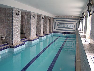 La piscine de l'hôtel Polus Budapest á 3 étoiles - wellness pres des cours de F1 