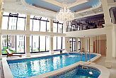 Hotel y Residencia Queen’s Court Budapest - piscina y wellness