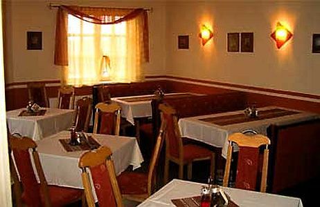Ресторан при отеле 'Ágoston Hotel' с изысканным меню венгерских блюд