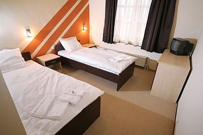 Красивый двухместный номер венгерской гостиницы в городе Печ-Pécs
