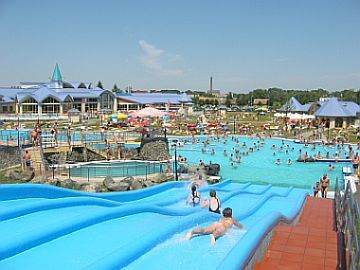 Piscina termal  y centro médico en Sarvar - balneario de Sarvar - piscina de varias funciones