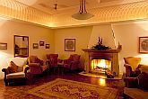 Место для отдыха и расслабления в сигаротеке  в отеле Andrassy Residence Hotel 