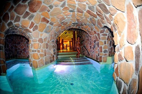 Grotta bad i Andrassy Residence Hotel i Tarcal nära Tokaj