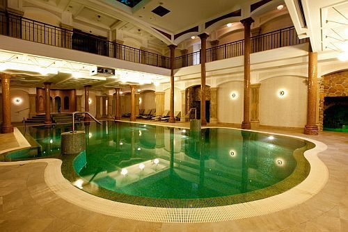 Zwembad in een wellnesshotel in Oost-Hongarije - wellness weekend in Hotel Andrassy Residence in Tarcal