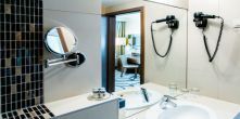 Отель Ambient Aroma Spa - элегантная ванная комната номера комло
