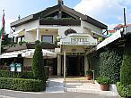 Hotel Molnar Budapest - рецепция уютного 3-звездного отеля в будайской части города, в зеленой, тихой зоне на горе Сечени