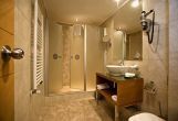 Butik Marmara Hotel Budapest - ванная в элегантном отеле в центре Будапешта