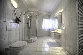 Két Korona Wellness Hotel Balatonszárszó-  ванная комната 4-х звездочного отеля на Балатоне