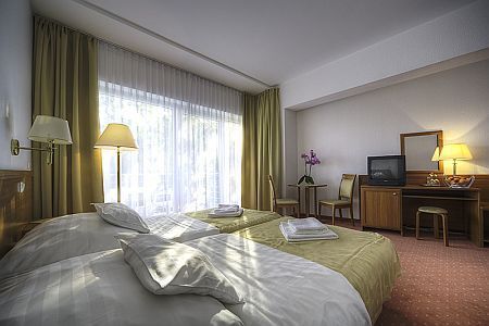 Hotel Ket Korona - просторный и элегантный номер единоличного оформления - дешевый велнес-услуги на Балатоне