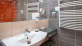 Ванная комната в отеле Balneo Zsori Thermal and Wellness в Мезокевесде