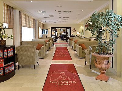 Leonardo Hotel Budapest - фойе элегантного 4-звездочного отеля в центре Будапешта
