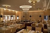 Ресторан с террасой - Отель в Будапеште - Continental Hotel Zara