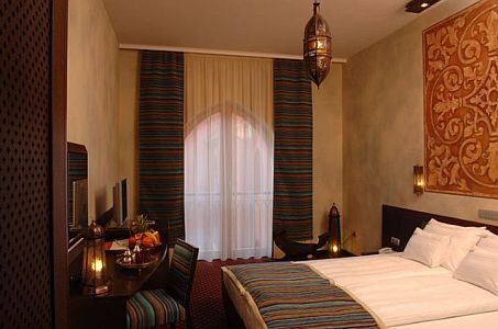 Cameră dublă cu oferte promoţionale şi rezervare directă în hotelul Shiraz în Egerszalok,Ungaria
