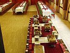 Goedkope elegante feestzaal tot 400 personen voor bruiloften en bedrijfsevenementen etc. in het 3-sterren Hotel Falukozpont Ujhartyan tussen Boedapest en Kecskemet, Hongarije