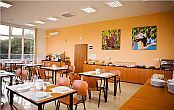 Spaţiu de mic dejun în Hotel Saphira Aqua în Sopron - camere cu oferte promoţionale în Hotel Saphira Aqua Aparthotel în Sopron
