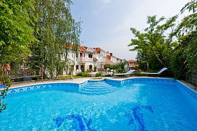 Amira Boutique Hotel Heviz - wellness en spa in de elegante villawijk van Heviz, op 800 m afstand van het standscentrum en het kuurbad van Heviz