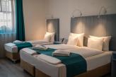  Rum med tre säng i stans hjärta, i Sopron - logi i Boutique Hotel Civitas i Sopron