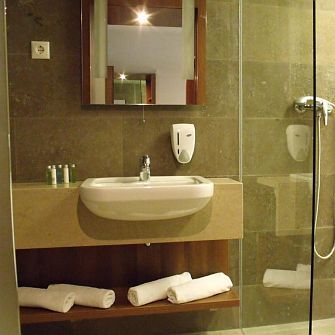 Hôtel Zenit á Vonyarcvashegy - la salle de bains de l'hotel du lac Balaton