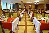 Das elegante Restaurant von Wellness Hotel Gyula bietet Gerichte