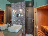 5* luxe hotelkamer in Siófok met jacuzzi aan het Balatonmeer