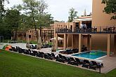 Piscina externa con terraza  - Hotel Bambara **** Felsotarkany - hotel barato con servicios de wellness