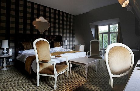 Chambre d'atmosphère  oriental de luxe  dans l'Hôtel Oxigén à Noszvaj avec offre de paquet promotionnelle  de demi-pension, près d'Eger