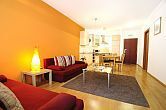 Comfort Apartman　-　キングアパ-トメントではロマンチックでエレガントな客室をご用意しております。デア－ク広場の近くです。