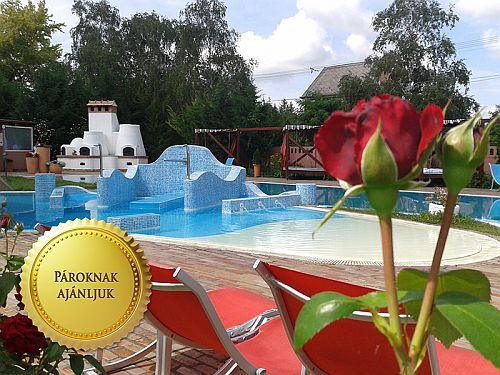 Calentada piscina exterior en Rackeve, Duna Event Wellness Hotel